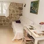 Roko House 3*