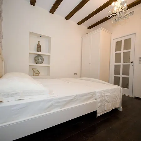 Roko House Apartment *